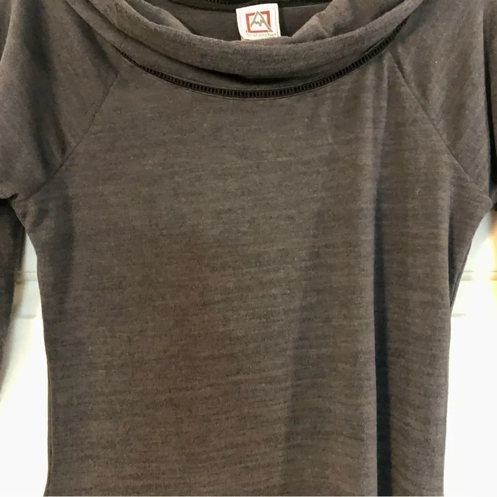 NWT Avalanche Cowl Gray Sweater Size Medium